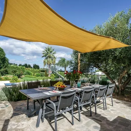 Villa Villa Anna With Private Pool, Play Area & Bbq, 5Km From The Beach *