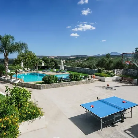 וילה Anna With Private Pool, Play Area & Bbq, 5km From The *