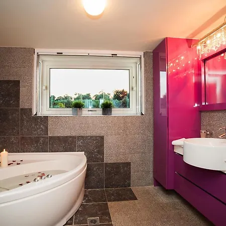 וילה Anna With Private Pool, Play Area & Bbq, 5km From The *